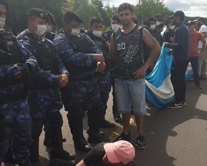 Photo of Maestras se revelan al sistema en las rutas misioneras: “Prefiero morir aquí que perder mi dignidad”