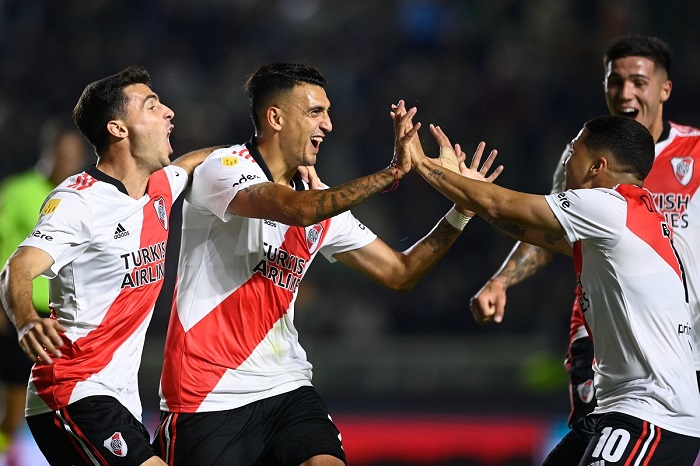 Photo of River se lo dio vuelta a Banfield en un juego con polémica