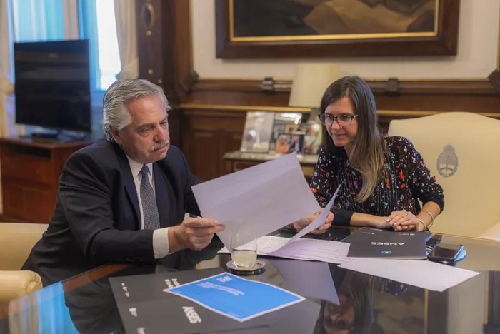 Photo of El Gobierno anunció un bono de 6 mil pesos a jubilados y jubiladas