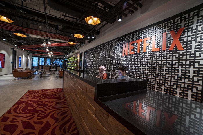 Photo of Tras la pérdida de 200 mil suscriptores, Netflix despidió a 150 empleados