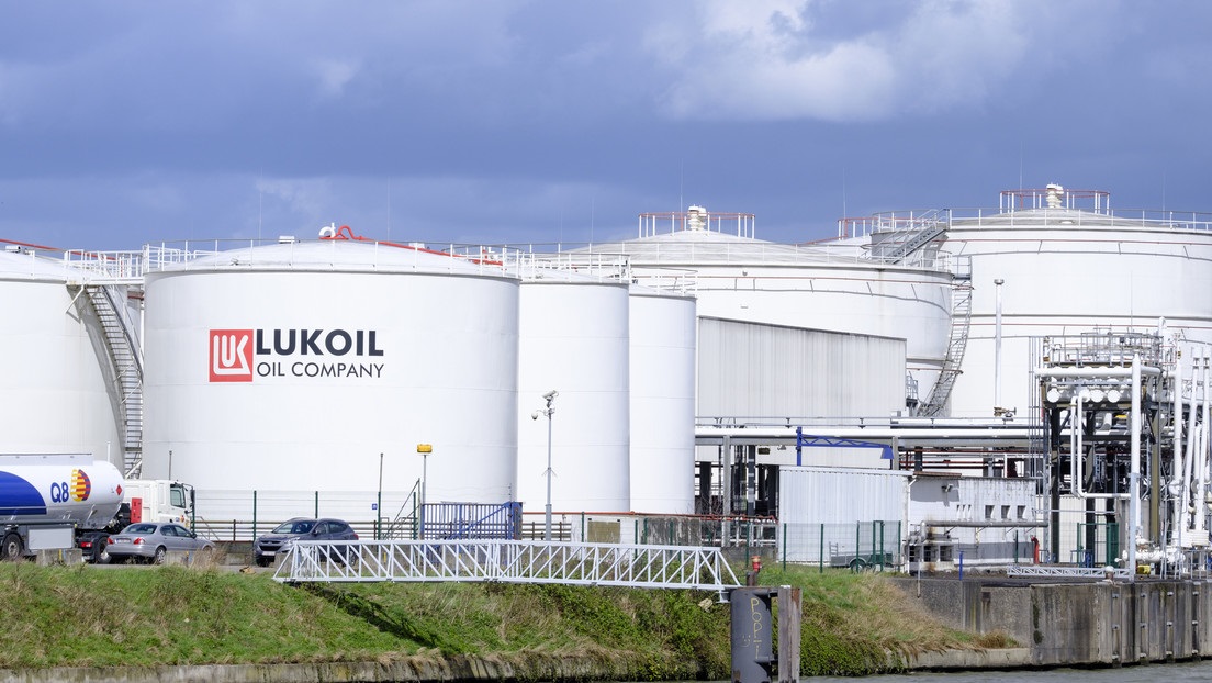 Photo of La Comisión Europea propone “prohibir todo el petróleo ruso en Europa”: ¿en qué consiste el embargo y que consecuencias tendrá si se adopta?