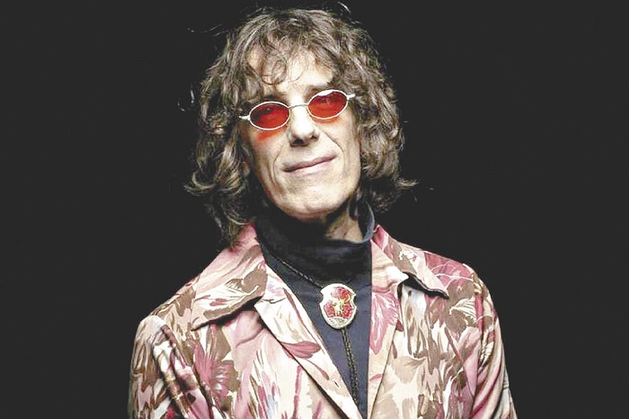 Photo of Spinetta en versiones tangueras y con una «pequeña» ayuda de Litto Nebbia, Melingo y Mimi Maura