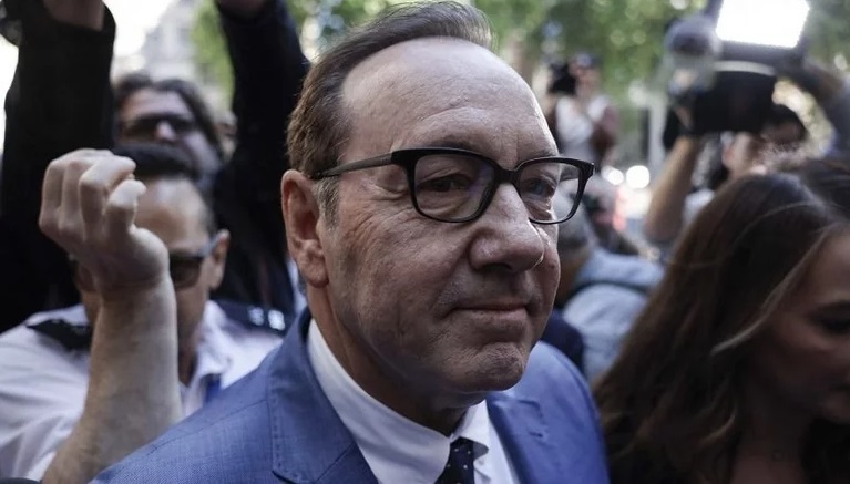 Photo of Fama, abusos y una caída atronadora: la vida de Kevin Spacey se hará serie