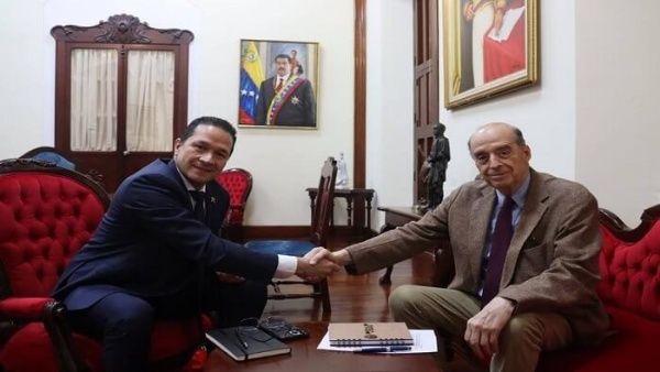 Photo of Canciller de Venezuela y homólogo designado de Colombia acuerdan establecer agenda para normalizar relaciones
