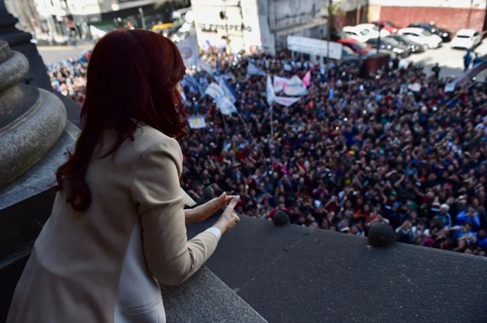 Photo of Cristina Kirchner y un alegato que da vuelta la historia y pone a “Nicky” Caputo en el centro