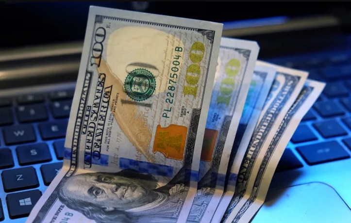 Photo of El dólar ilegal baja $7 y se aleja de los $300 tras los anuncios económicos