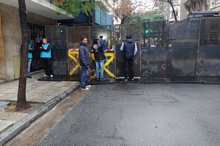 Photo of La casa de Cristina Fernández está vallada para que no se acerquen los militantes