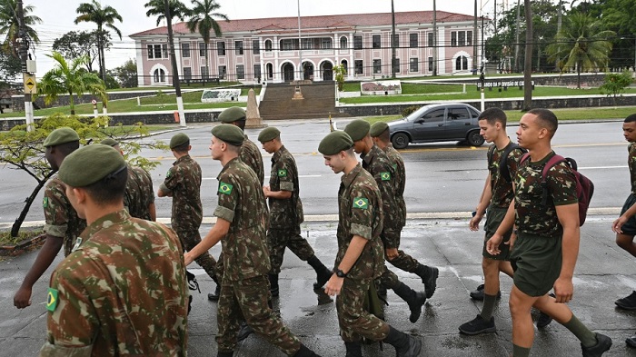 Photo of Así espera las elecciones la Villa Militar, el barrio de Río donde vota Bolsonaro