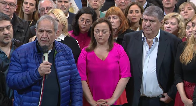 Photo of Conferencia de prensa de los bloques de senadores y diputados del FDT