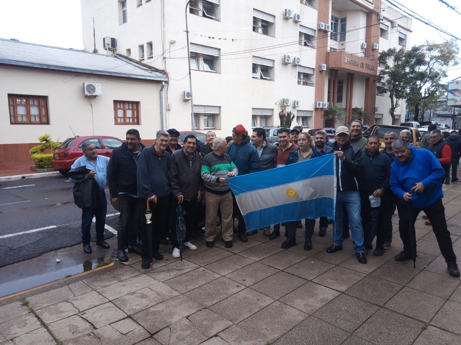 Photo of Retirados de la Policía volvieron a exigir paritarias al Gobierno de Misiones