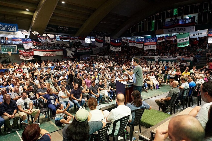 Photo of Wado de Pedro: “Hay que contarle más a los jóvenes lo que fue la Argentina de los ´90”