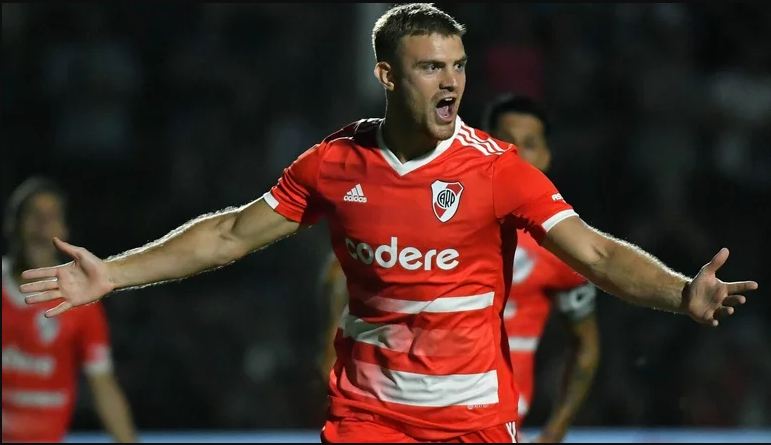 River le ganó a Sarmiento y es puntero