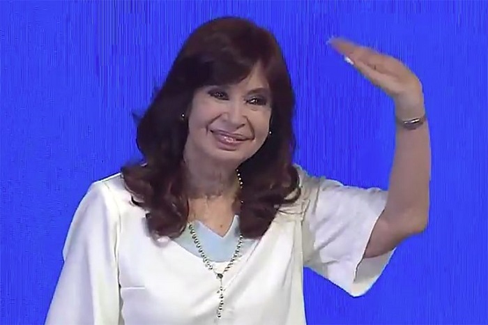 Photo of Cristina, contra la dolarización: «Que no nos vengan a convencer de volver atrás para resolver el presente»
