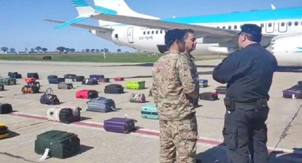 Azafata hizo una amenaza de bomba en pleno vuelo y fue detenida