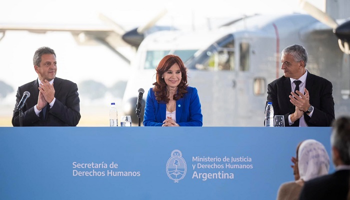 Photo of Cristina y Massa encabezaron el acto por la recuperación del avión de los «vuelos de la muerte»