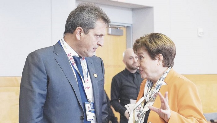 Photo of Massa, al teléfono con Georgieva y un pie en el avión hacia Washington mientras se demora el acuerdo con el FMI