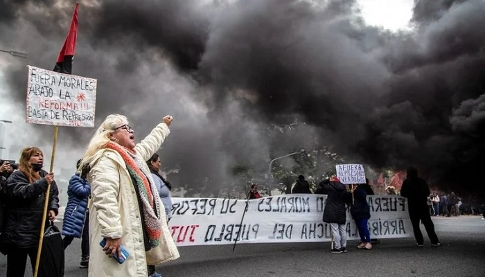 Photo of Represión en Jujuy: la policía atacó a manifestantes en Humahuaca