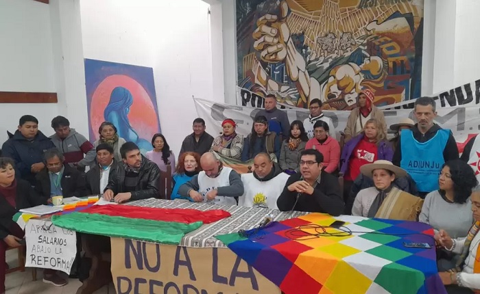 Photo of Denuncian nuevas detenciones y descuentos a los docentes que pararon en Jujuy