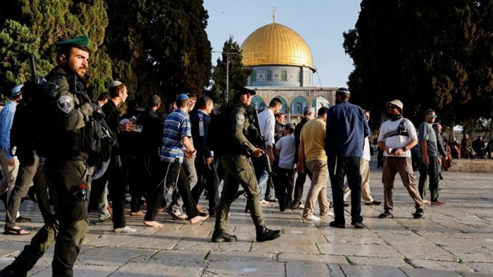 Photo of Colonos israelíes ilegales asaltan la mezquita de al-Aqsa en medio de estrictas restricciones a los palestinos