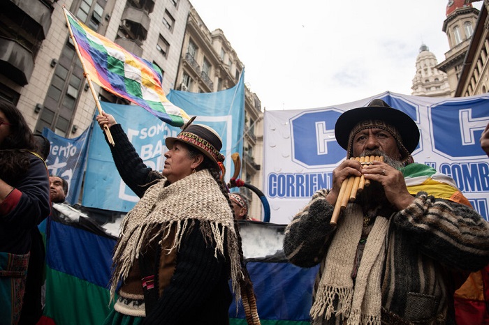 Photo of Récord de reclamos por el tono discriminatorio de entrevista televisiva a matrimonio indígena