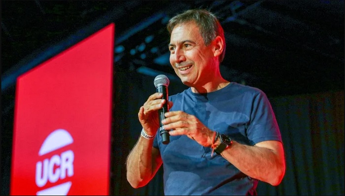 Photo of Senador de Juntos por el Cambio dijo que Milei “mea en la cara al radicalismo”