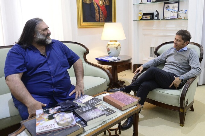 Photo of Kicillof depositó los sueldos docentes e incluyó lo que debía pagar Javier Milei