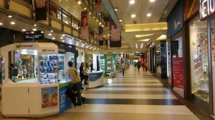 Photo of Señales de recesión: el golpe al bolsillo se siente en el consumo mientras crece el endeudamiento para comprar alimentos