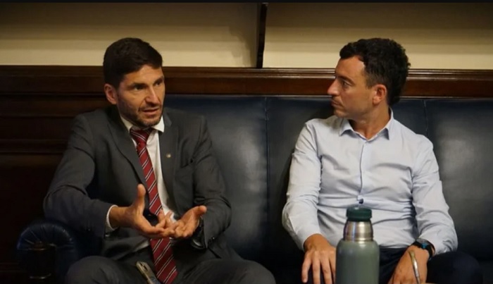 Photo of A pesar de las agresiones, sectores de la UCR aceptan el pacto de Milei