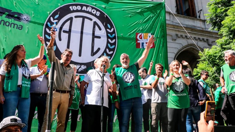 Photo of Milei dijo que habrá 70 mil despidos en el Estado y desde ATE salieron a cruzarlo y convocarán a un paro