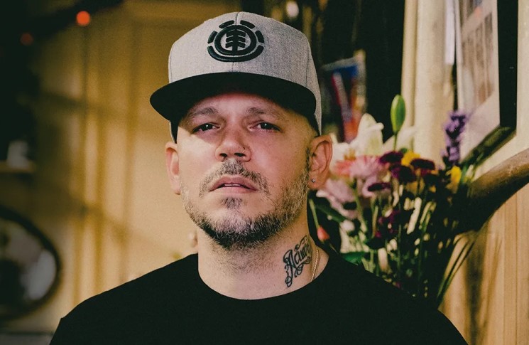 Photo of Residente afila su mensaje: “Aquí se dispara con palabras”