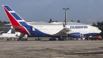 Photo of Anclado en la Guerra Fría, el Gobierno bloquea la ruta áerea con La Habana