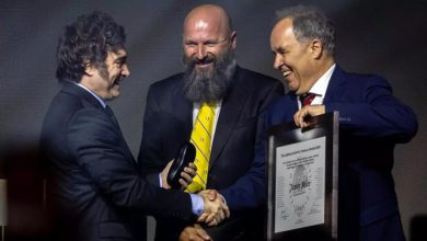 Photo of El Instituto Liberal de Praga desmintió que haya entregado hoy un premio a Javier Milei