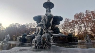 Photo of Fuentes congeladas y calles cubiertas de hielo: las fotos del frío extremo en toda la Argentina