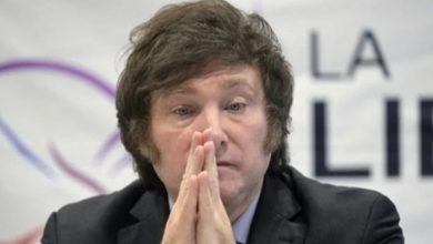 Photo of Encuestas 2024: una encuesta muestra que cada vez más argentinos desconfían del plan económico de Milei y quieren resultados