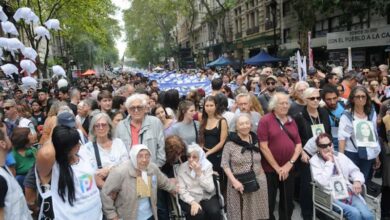 Photo of ¿La política se juega en las redes o en las calles?