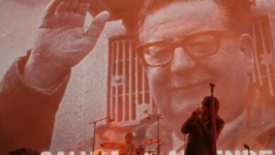 Photo of ​The Strokes en Coachella transformó su show en una denuncia política con referencias a la CIA, Allende y Gaza 