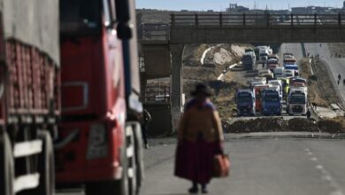 Photo of Bolivia bajo asedio: El indígena urbano alerta sobre un país al borde del descalabro total