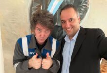 Photo of Encuesta: la mayoría quiere la renuncia de Adorni y cae la imagen de Milei
