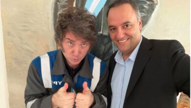 Photo of Encuesta: la mayoría quiere la renuncia de Adorni y cae la imagen de Milei