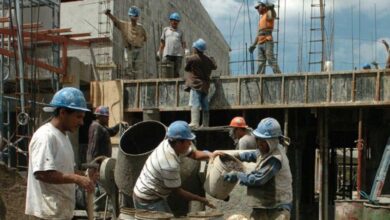 Photo of Cinco de cada 10 argentinos se percibe de clase baja y el 86% asegura que su salario pierde contra la inflación