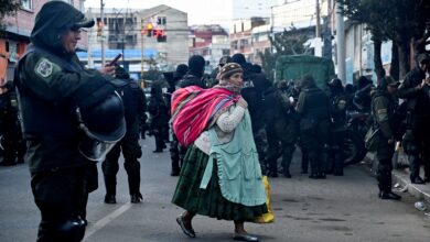 Photo of Bolivia bajo estado de excepción: Denuncian el retorno del neoliberalismo más crudo