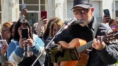 Photo of ​Contra la crueldad y la indiferencia: León Gieco cantó “Solo le pido a Dios” junto a pacientes del Borda 