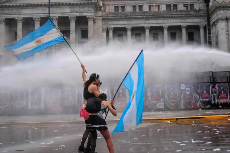Facundo Pérez Ernst: “En lugar de los gordos de la CGT, estaba Lucas con una bandera y una minifalda”