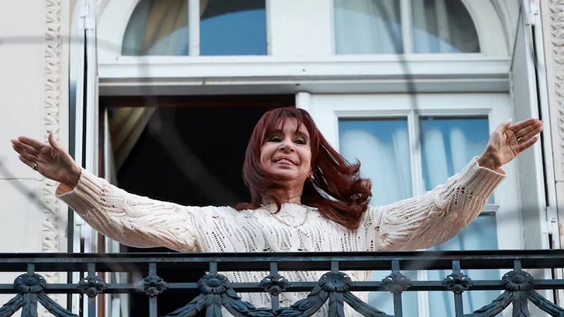 ​«Que mala Cristina que presa lucha por su libertad» 