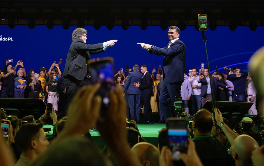 Brasil citó a la encargada de negocios en Argentina para que explique la huida de Flavio Bolsonaro Brasil citó a la encargada de negocios en Argentina para que explique la huida de Flavio Bolsonaro